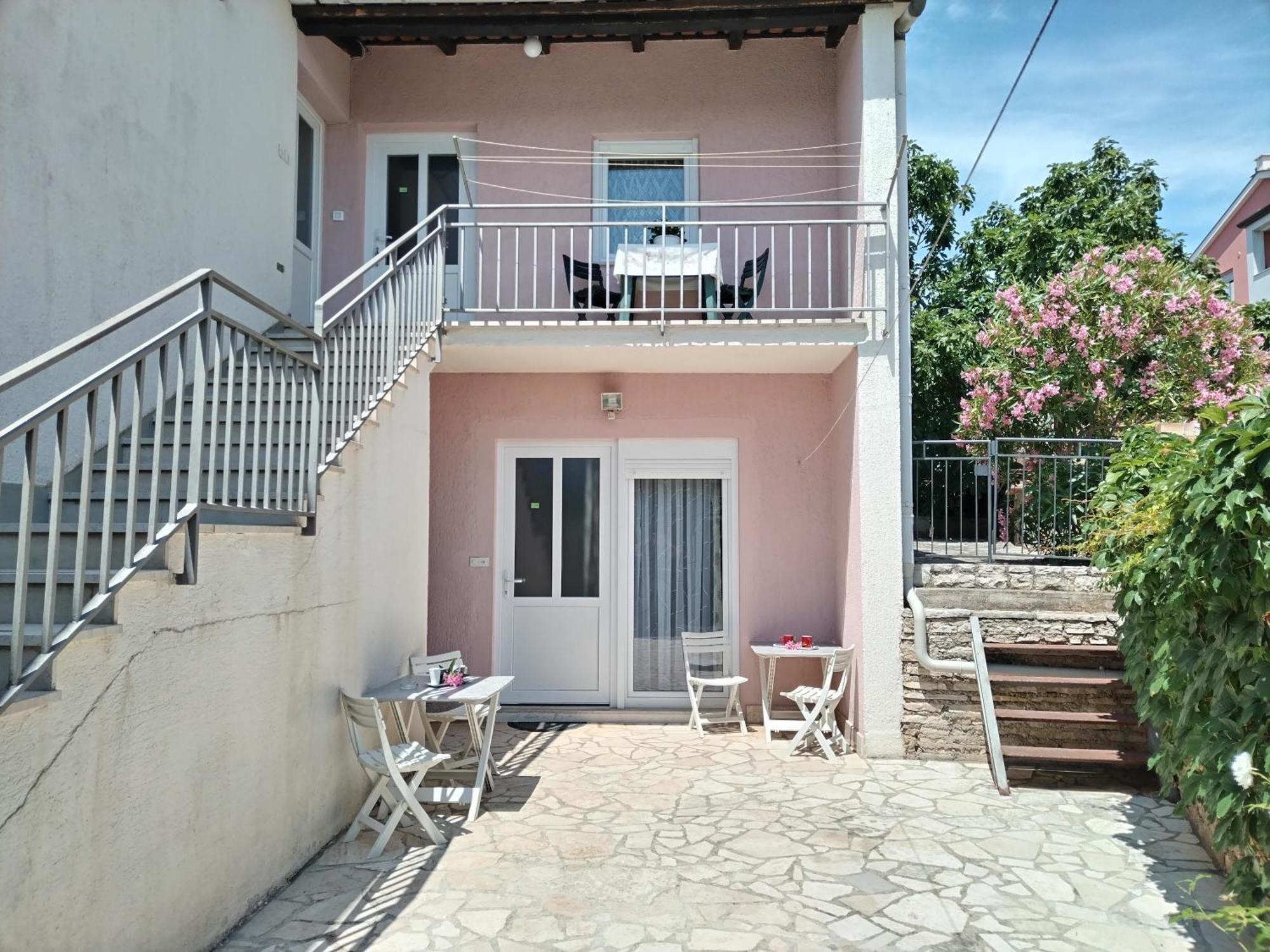 Apartments Erika Pula Exterior foto